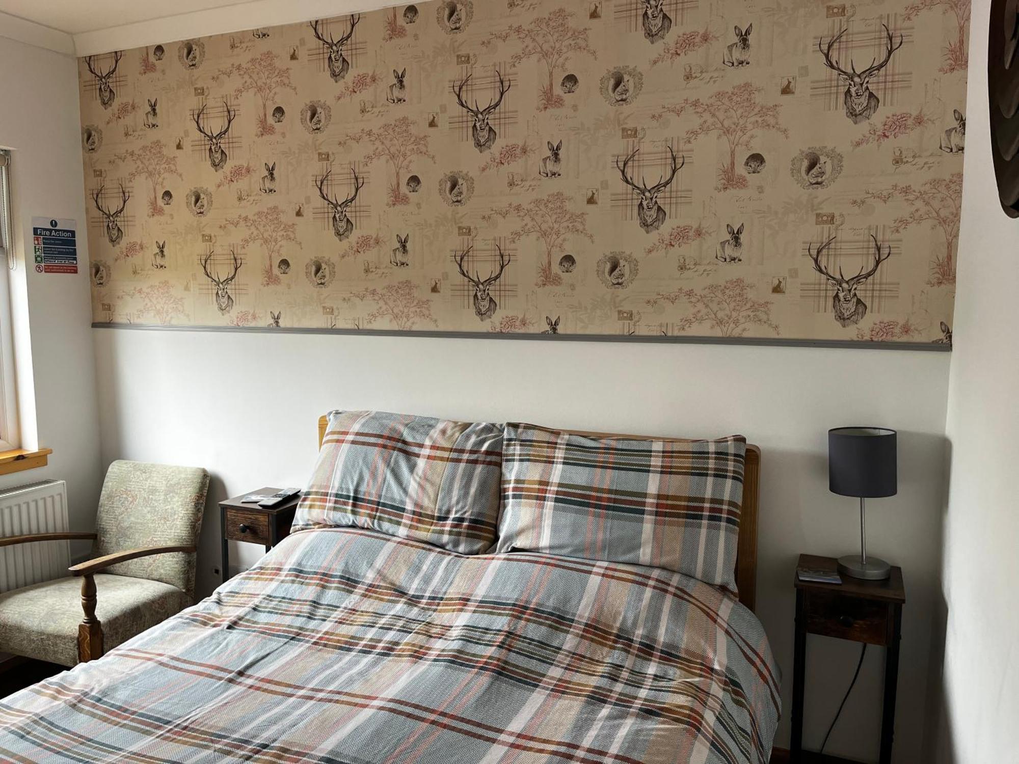 Exclusive Private Double Room, En-Suite Wet Room Private Entrance Форес Екстериор снимка
