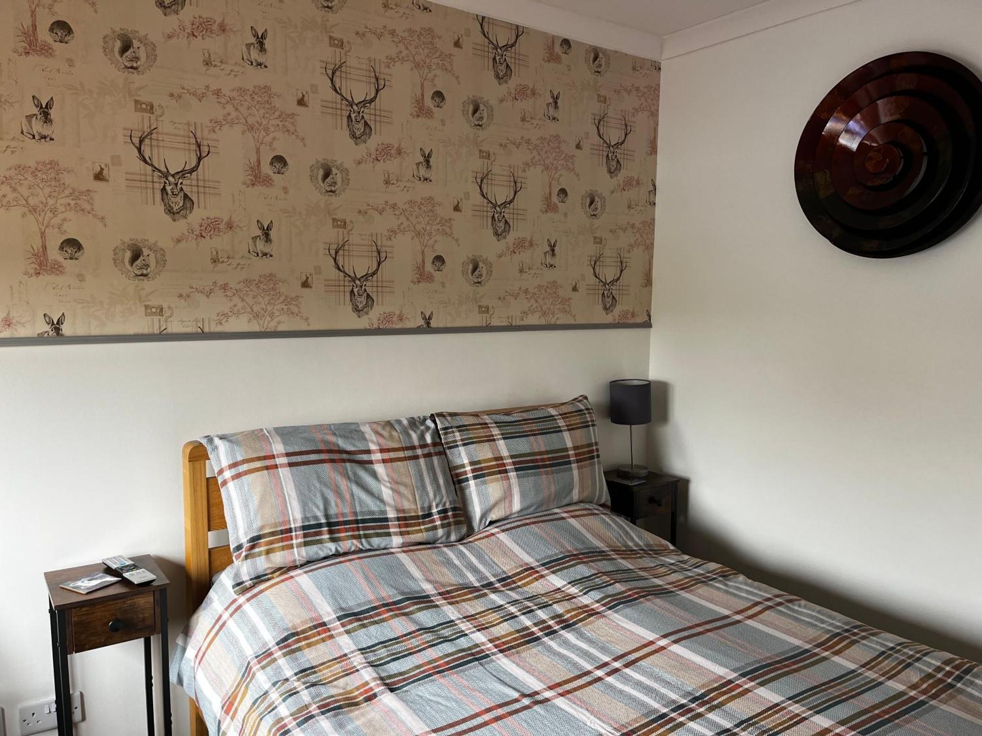 Exclusive Private Double Room, En-Suite Wet Room Private Entrance Форес Екстериор снимка